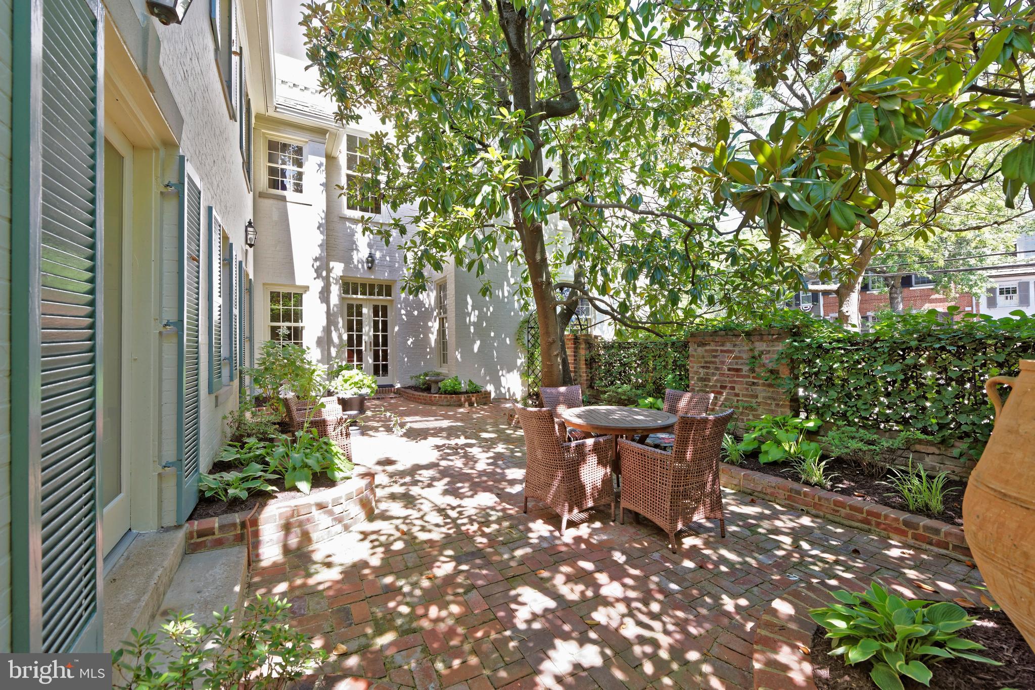 516 DUKE STREET