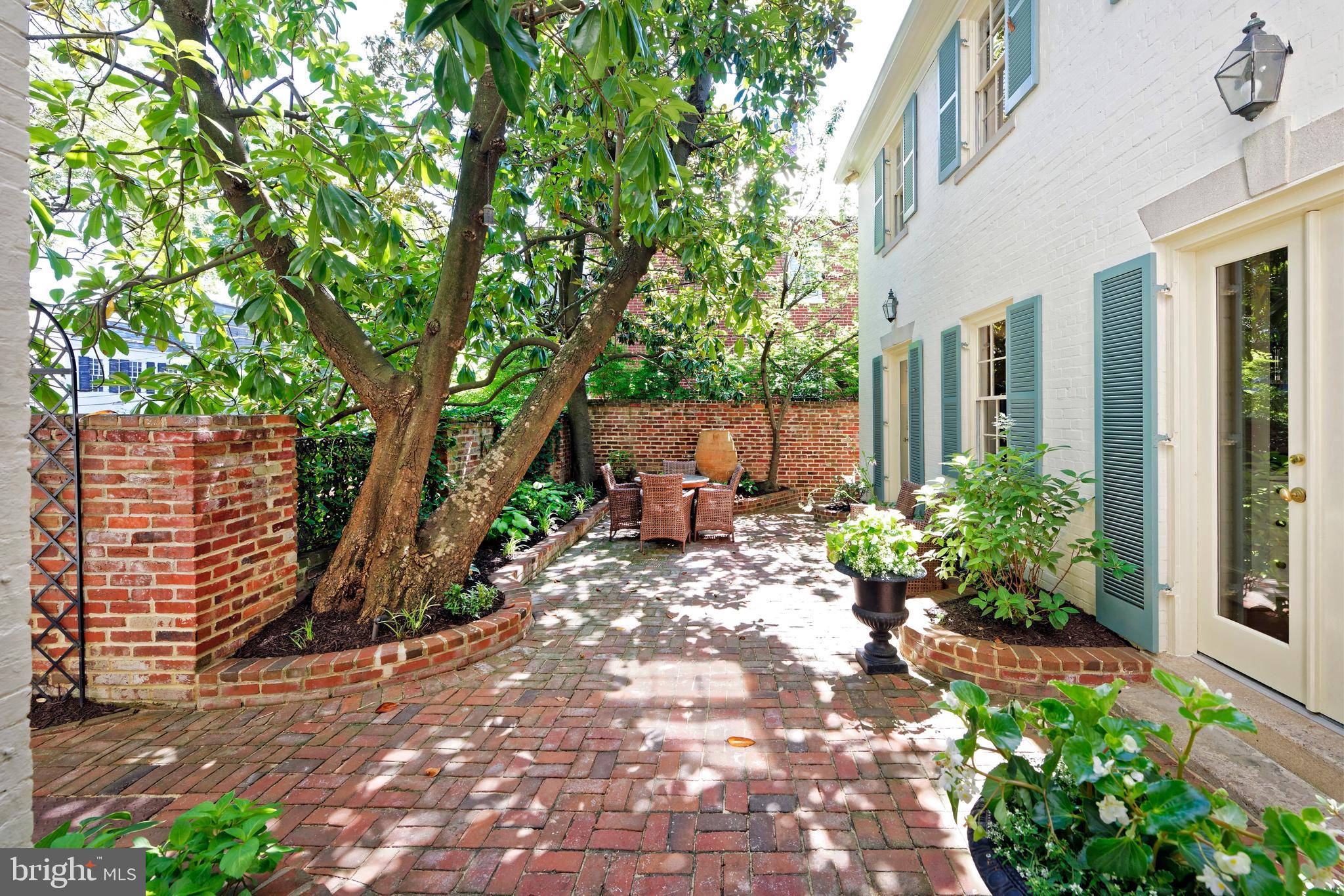 516 DUKE STREET