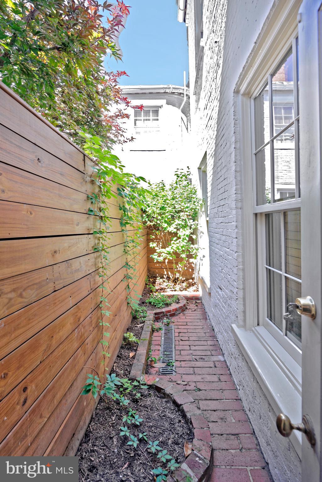 516 DUKE STREET