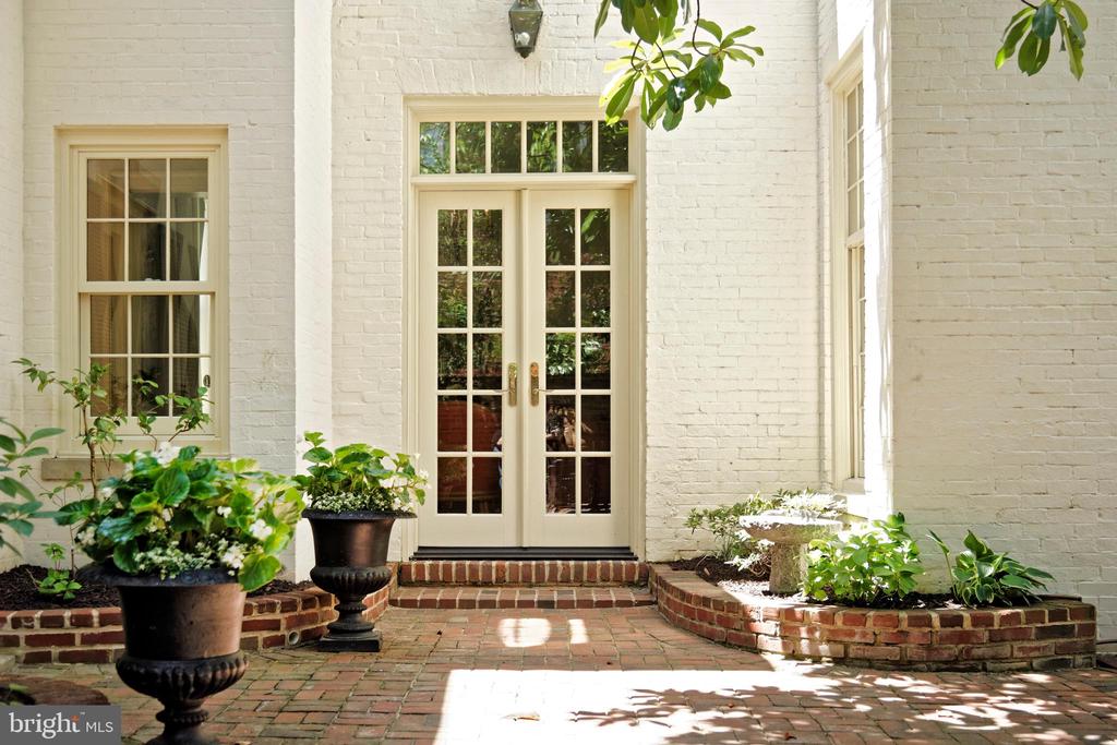 516 DUKE STREET
