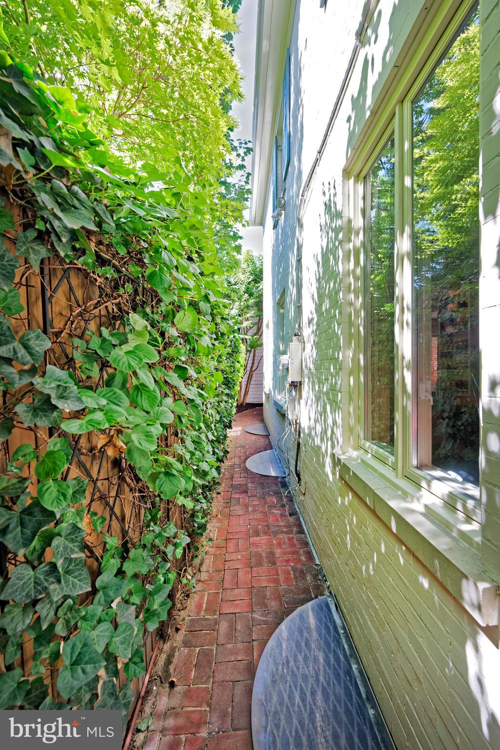 516 DUKE STREET