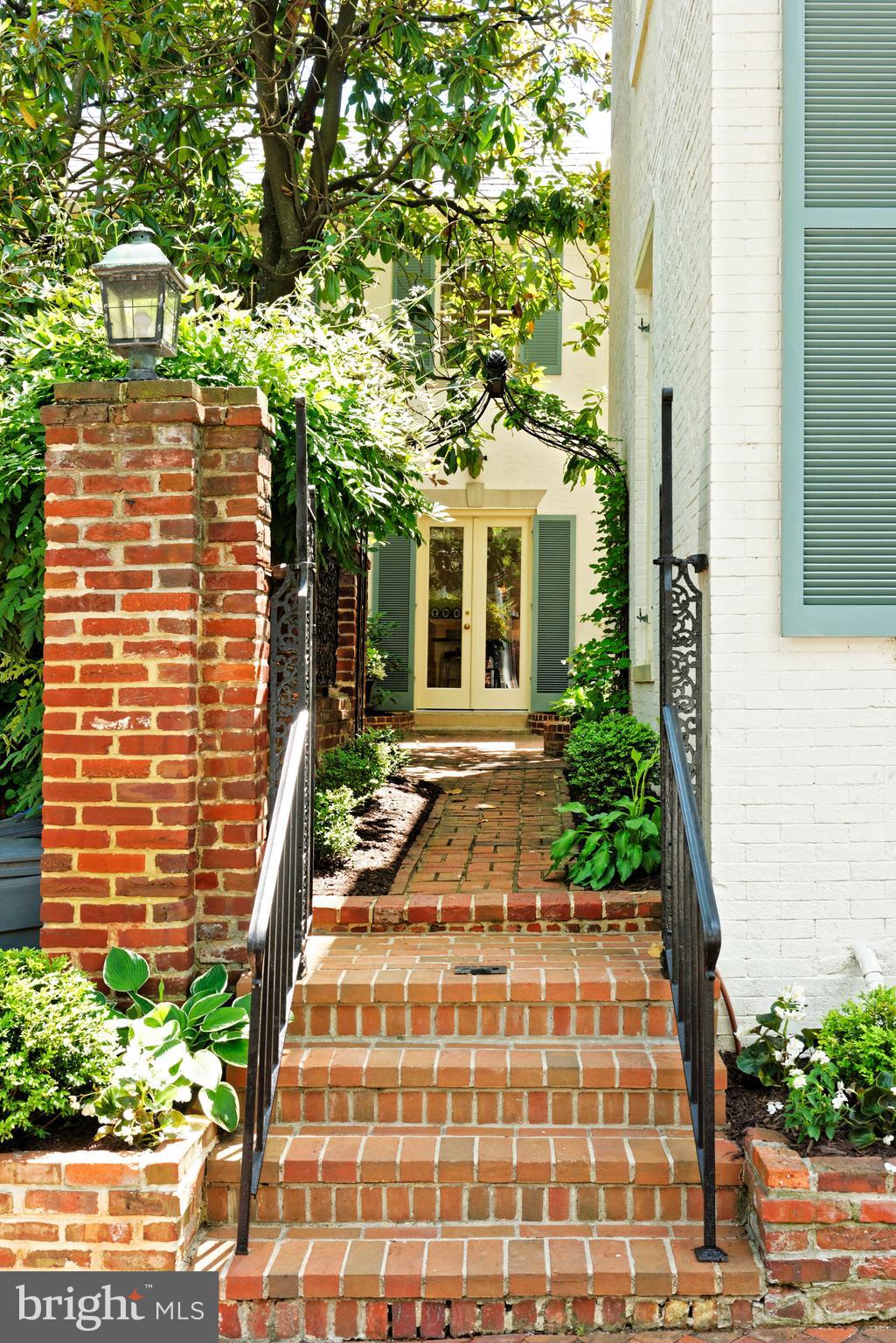 516 DUKE STREET