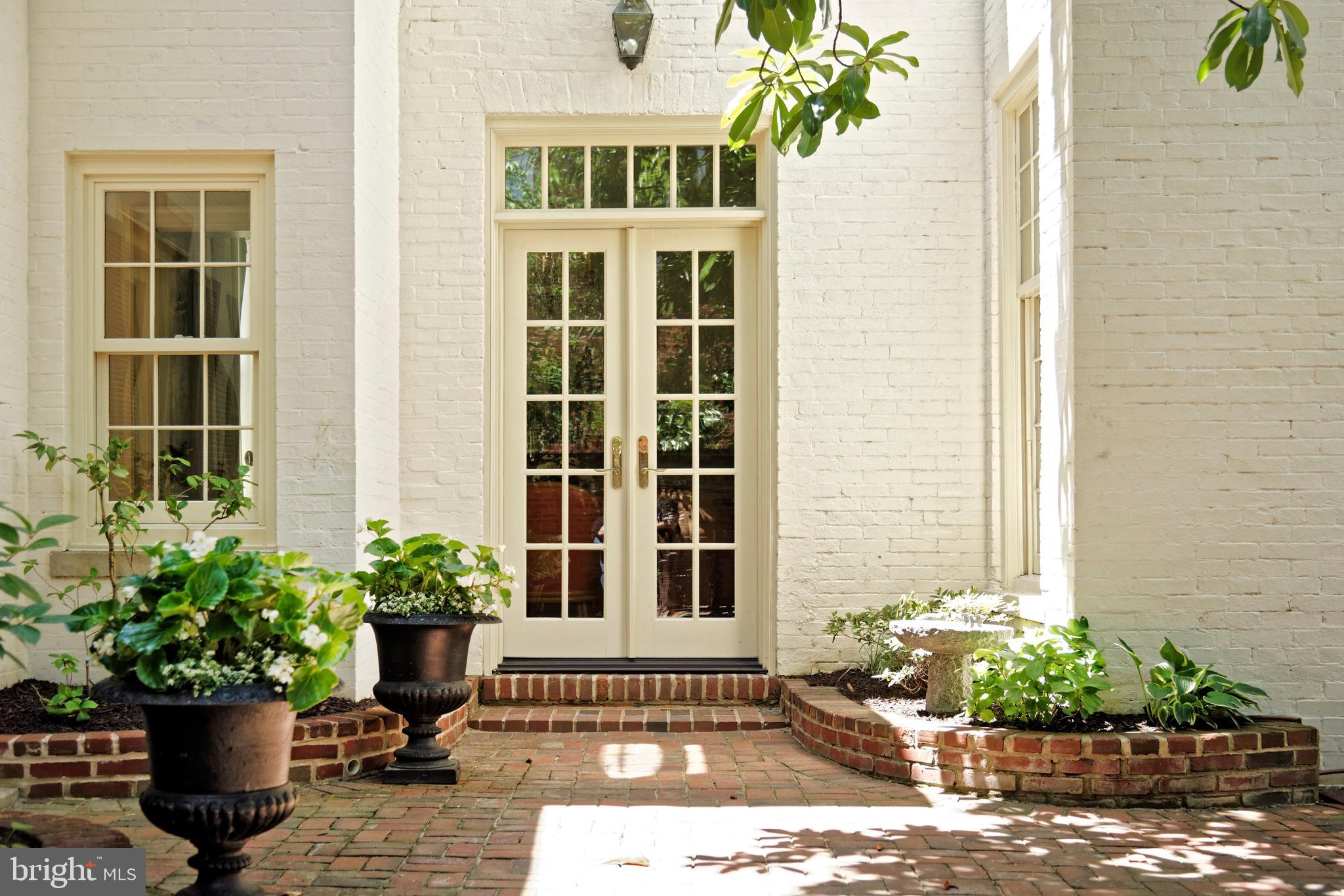 516 DUKE STREET