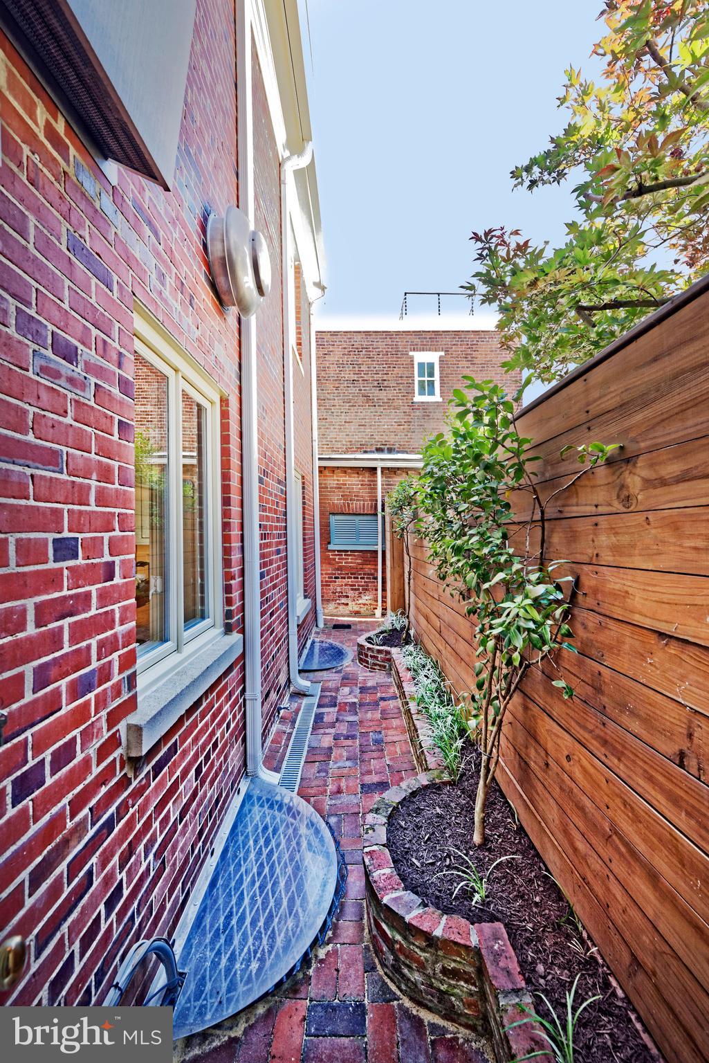 516 DUKE STREET