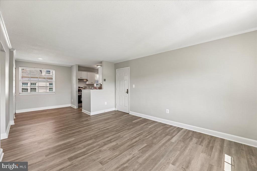 1708 W ABINGDON DRIVE 301