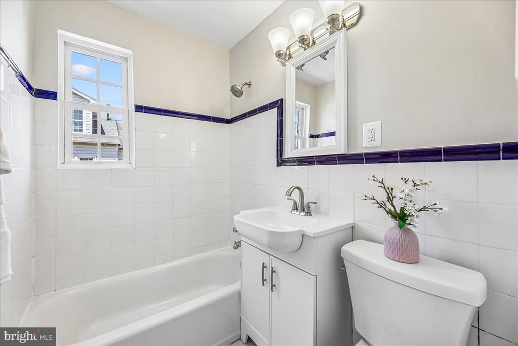 1708 W ABINGDON DRIVE 301