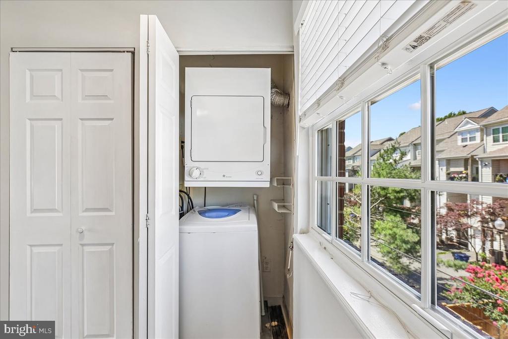 1708 W ABINGDON DRIVE 301