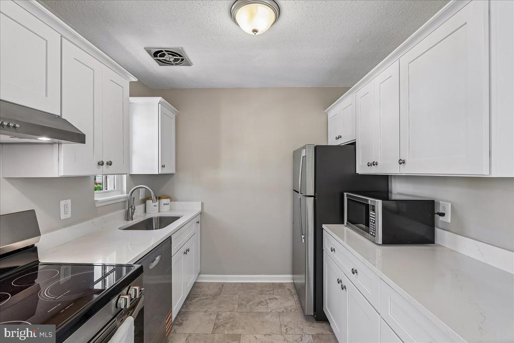 1708 W ABINGDON DRIVE 301