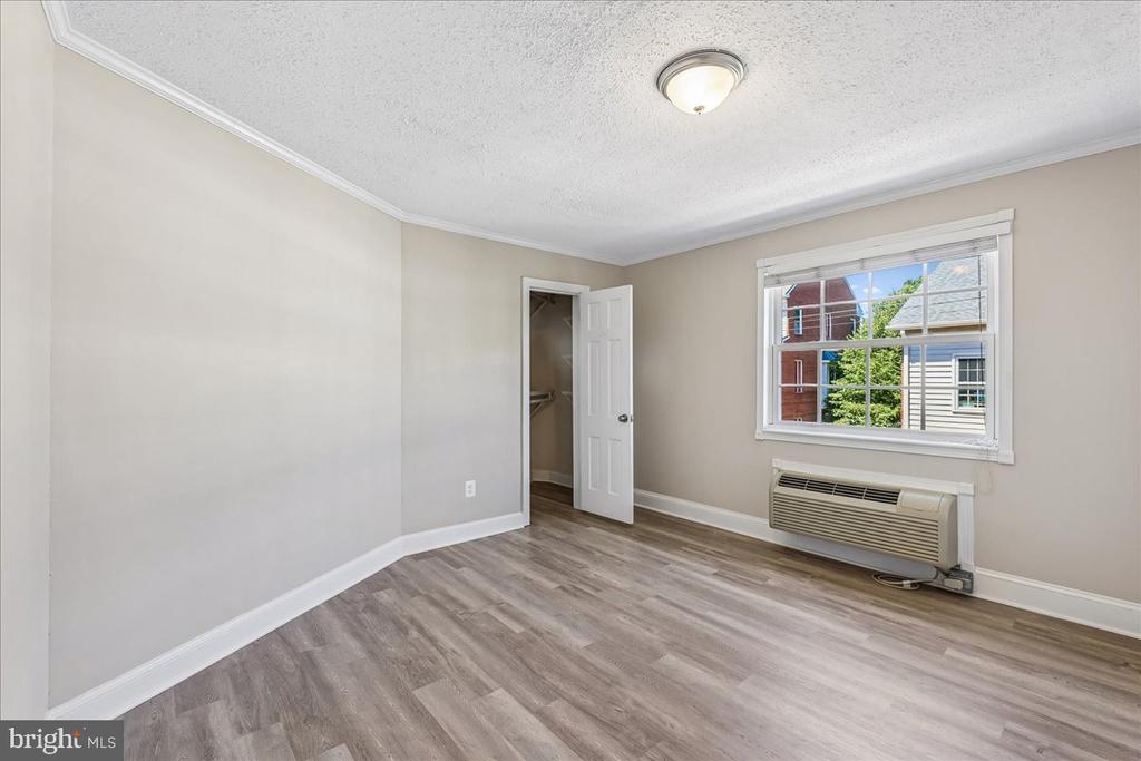 1708 W ABINGDON DRIVE 301
