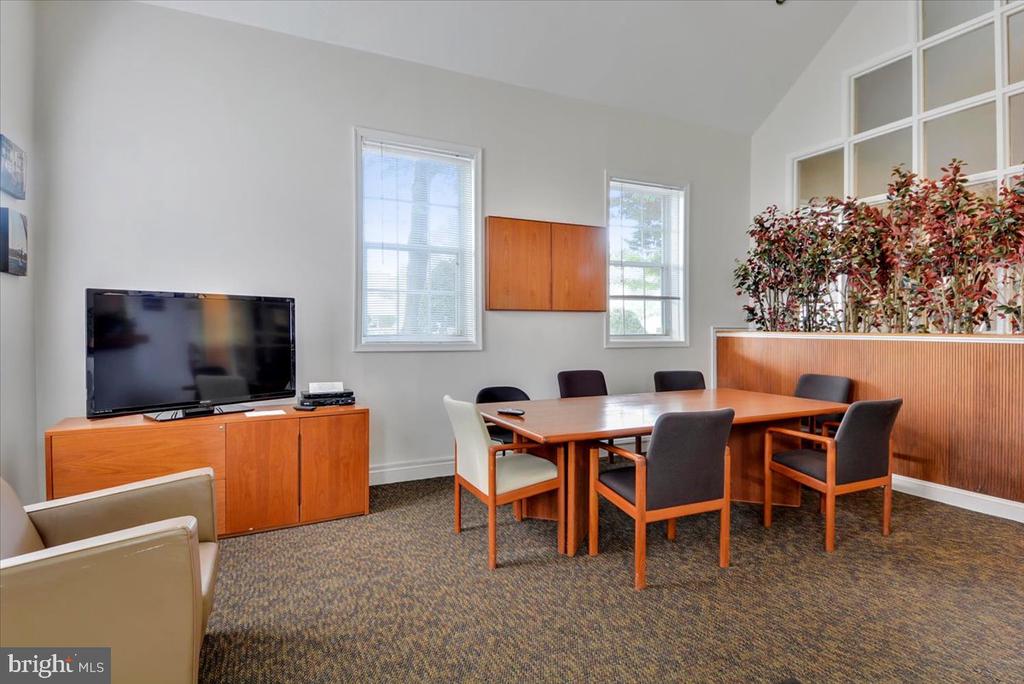 1708 W ABINGDON DRIVE 301