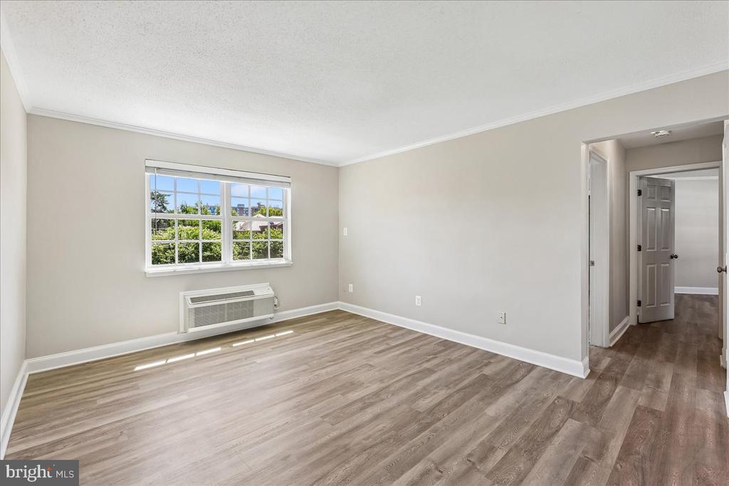 1708 W ABINGDON DRIVE 301