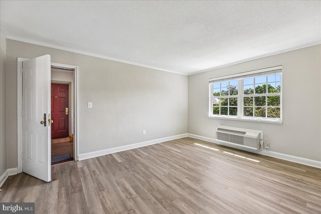 1708 W ABINGDON DRIVE 301
