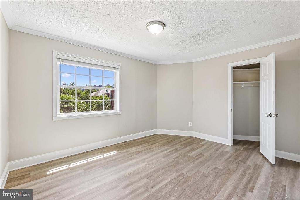 1708 W ABINGDON DRIVE 301