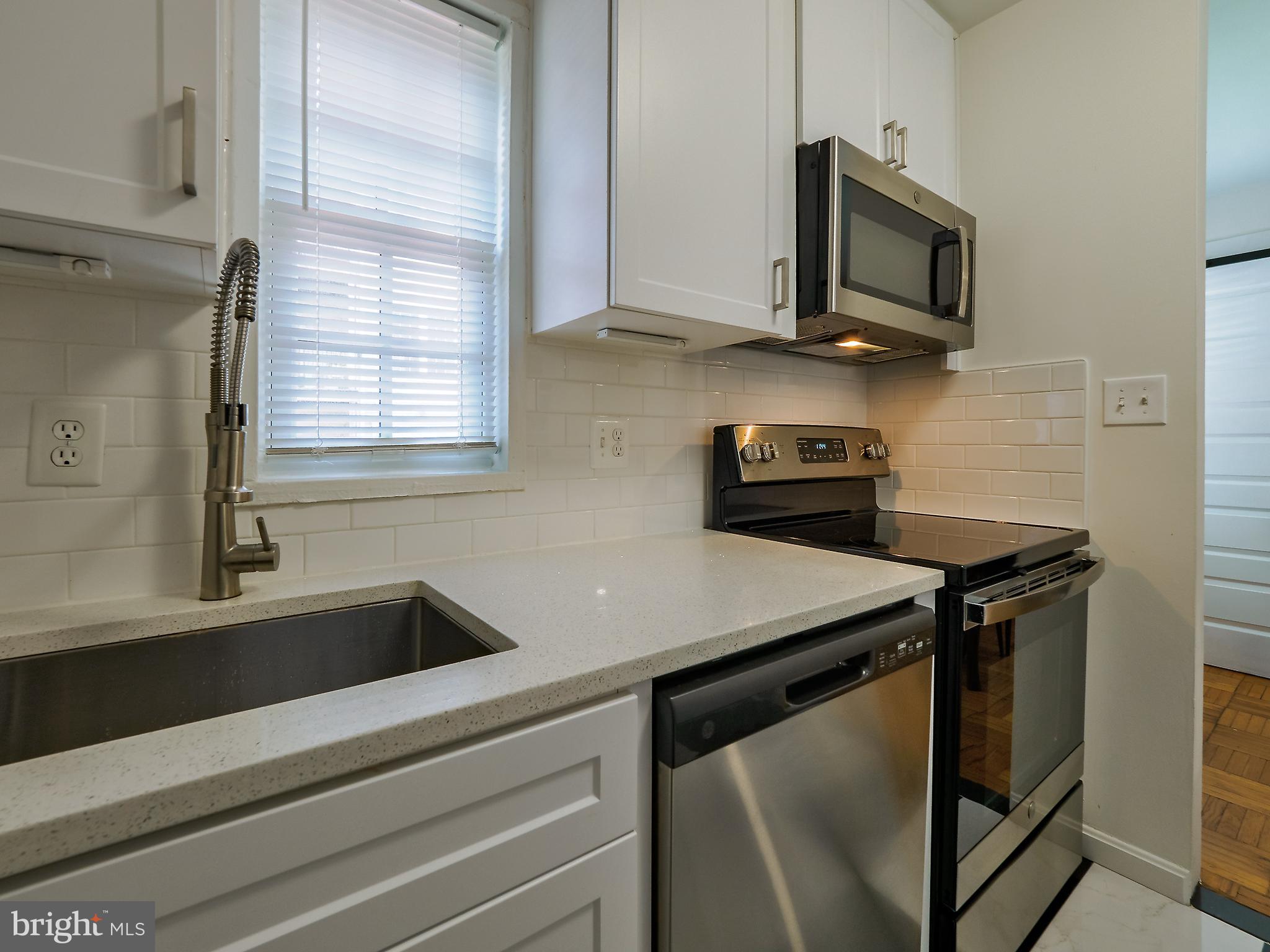 1608 W ABINGDON DRIVE 102