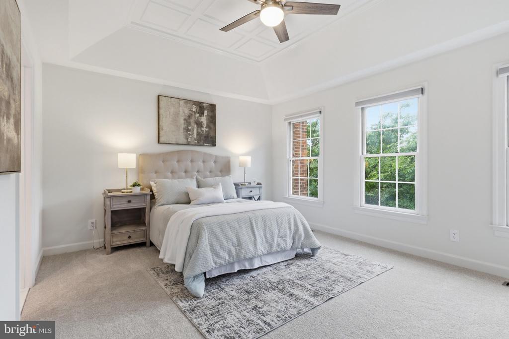 4653 KINSEY LANE