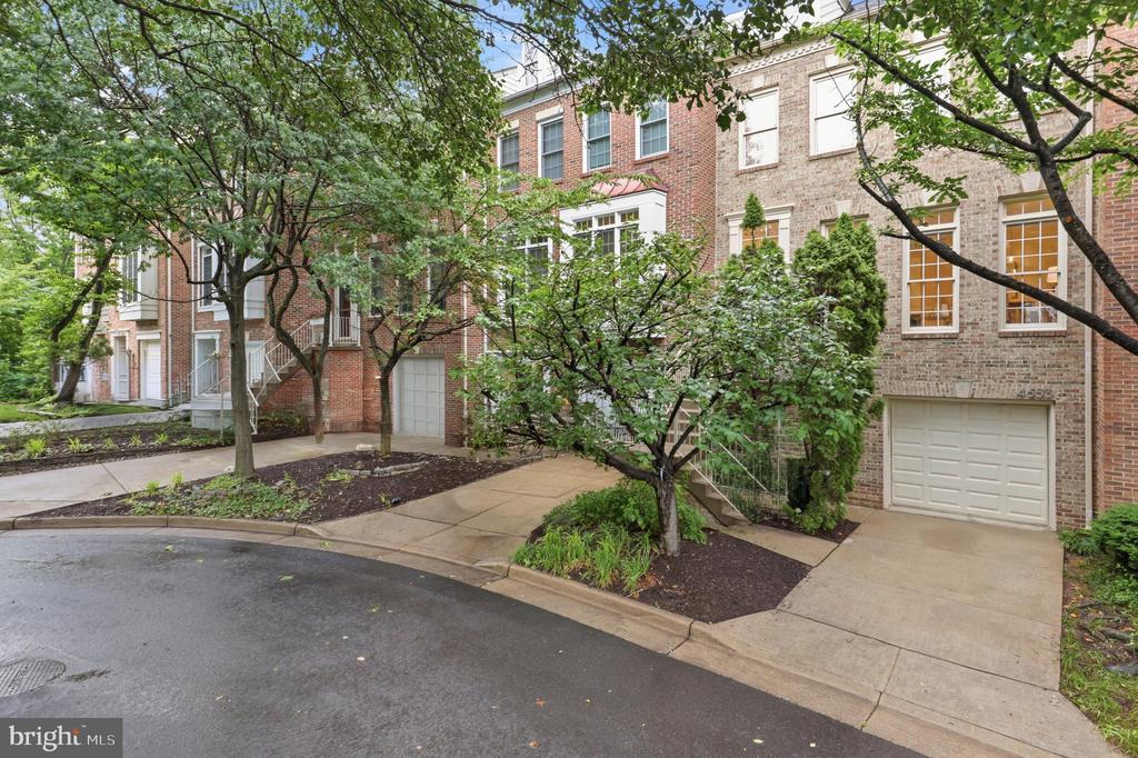 4653 KINSEY LANE