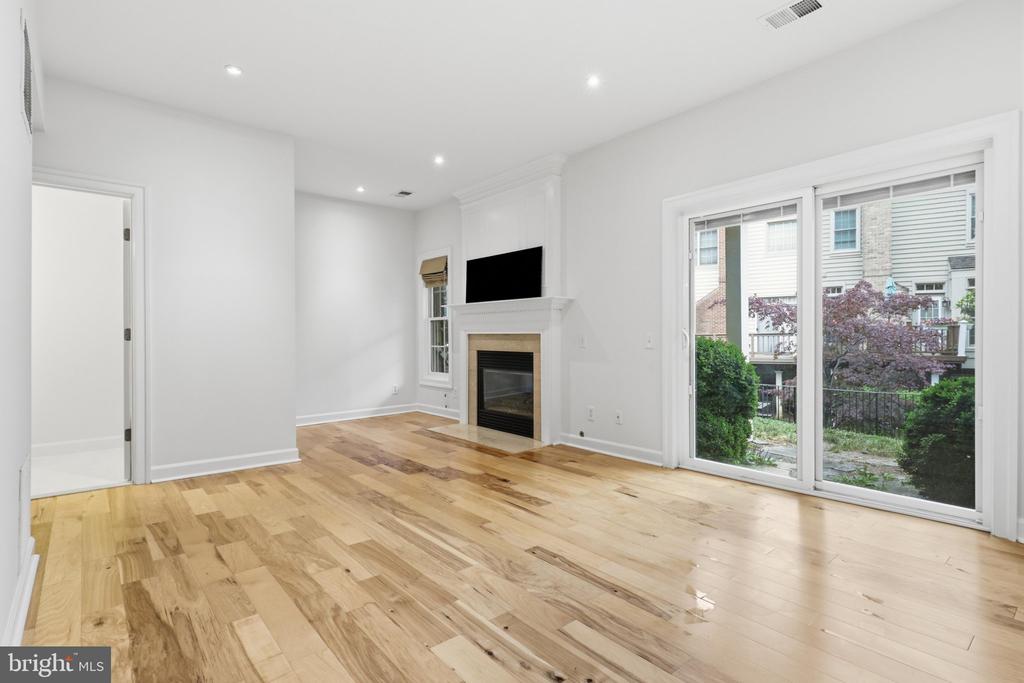 4653 KINSEY LANE