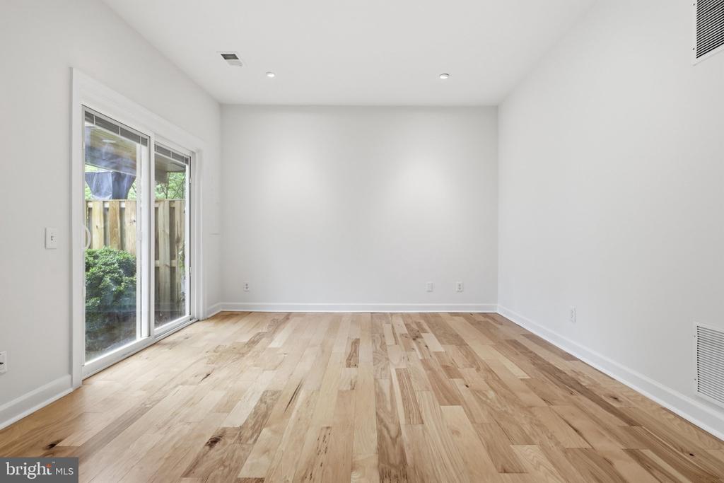 4653 KINSEY LANE