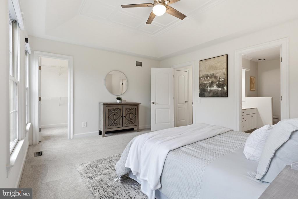 4653 KINSEY LANE