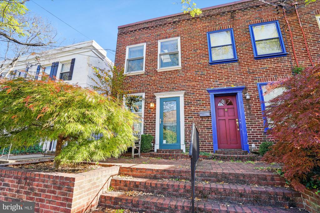 216 S WEST STREET