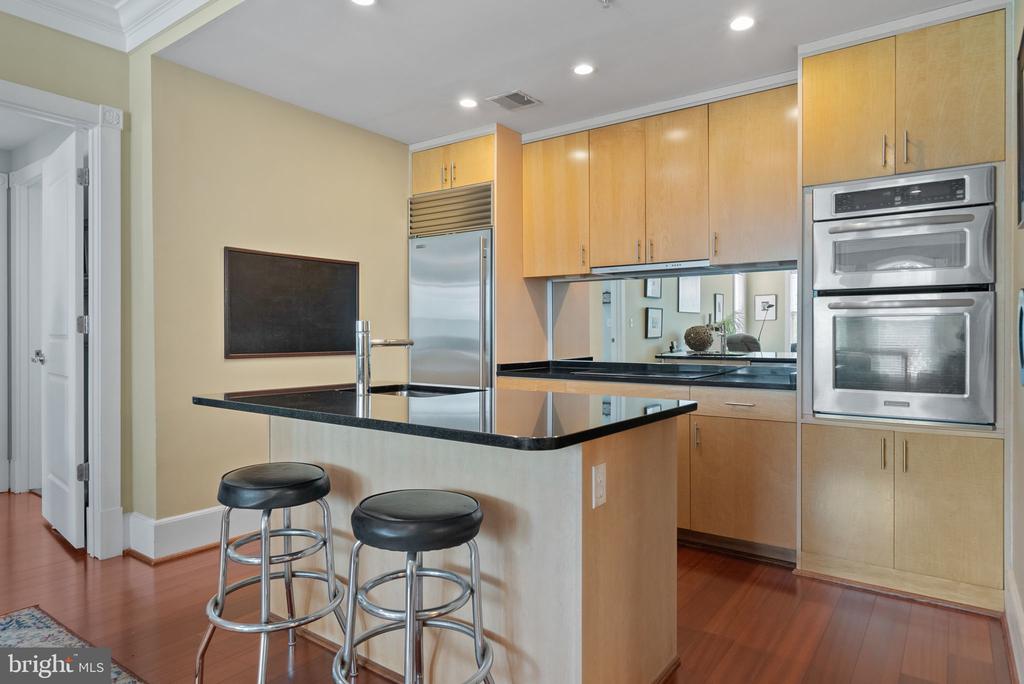 CITY Unit: 304E