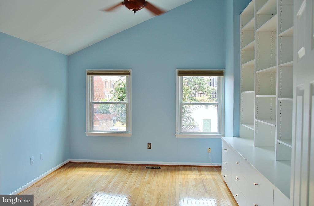 1006 WYTHE STREET