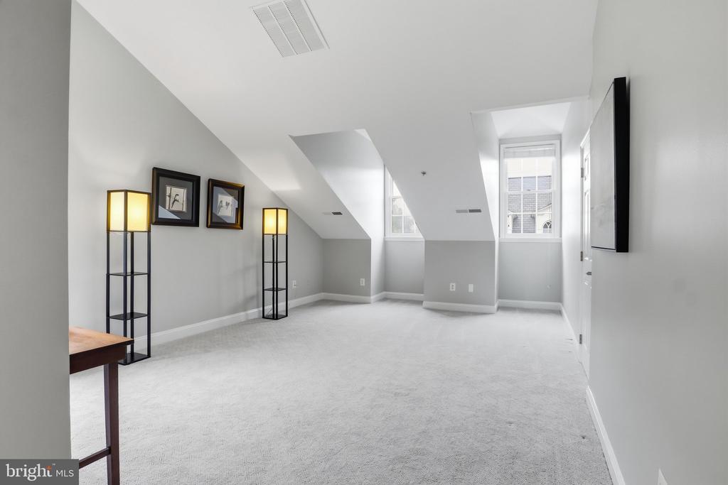 319 S FAYETTE STREET