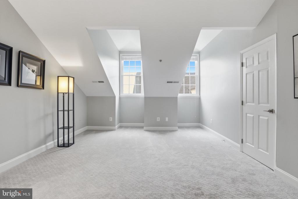 319 S FAYETTE STREET