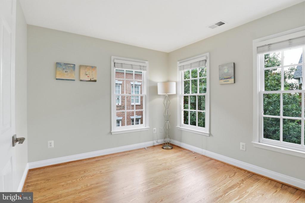 319 S FAYETTE STREET