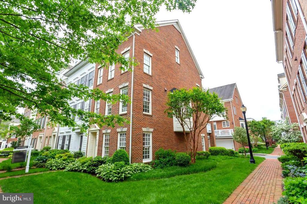 319 S FAYETTE STREET