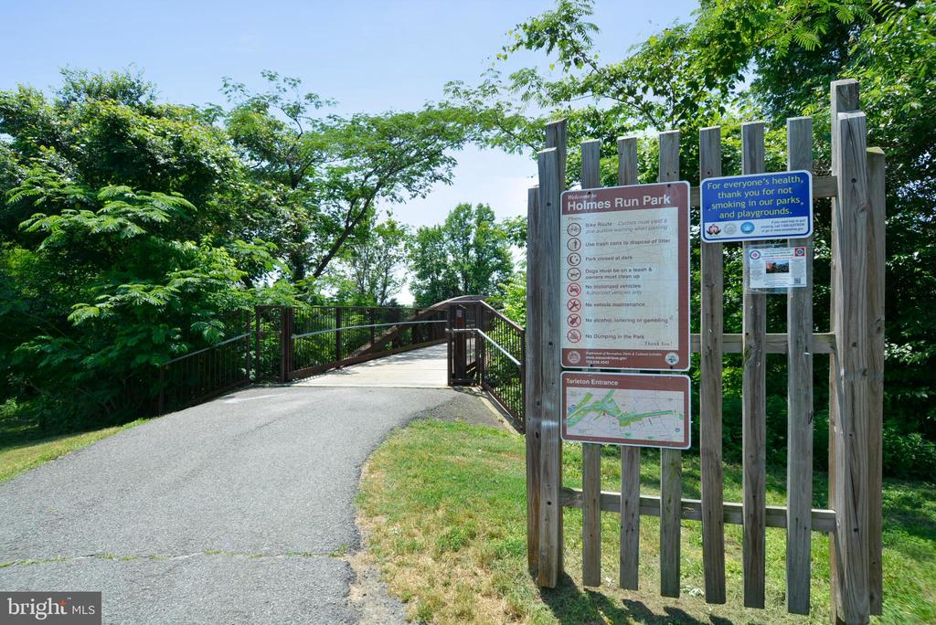 113 MEADOWS LANE