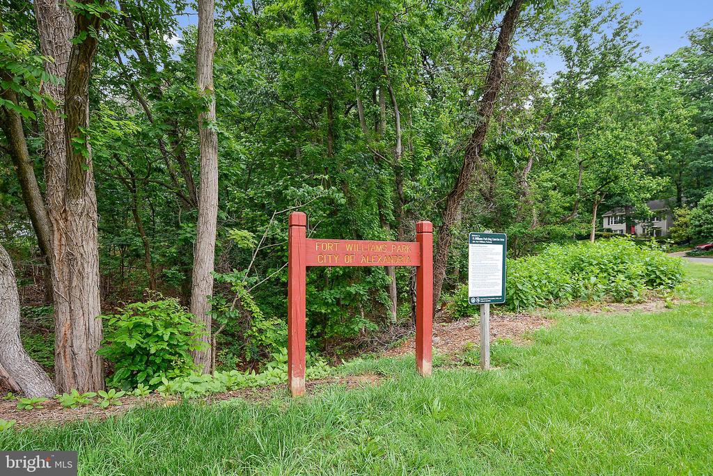 113 MEADOWS LANE