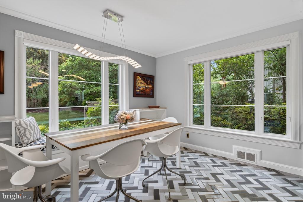 432 ARGYLE DRIVE
