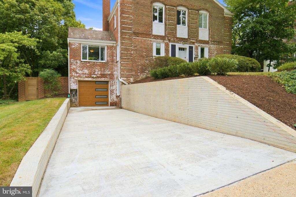 432 ARGYLE DRIVE