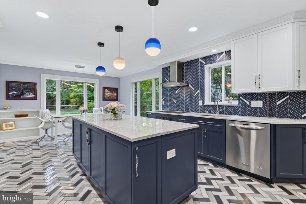 432 ARGYLE DRIVE