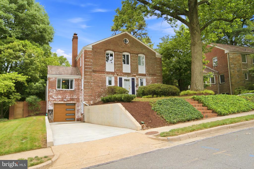 432 ARGYLE DRIVE