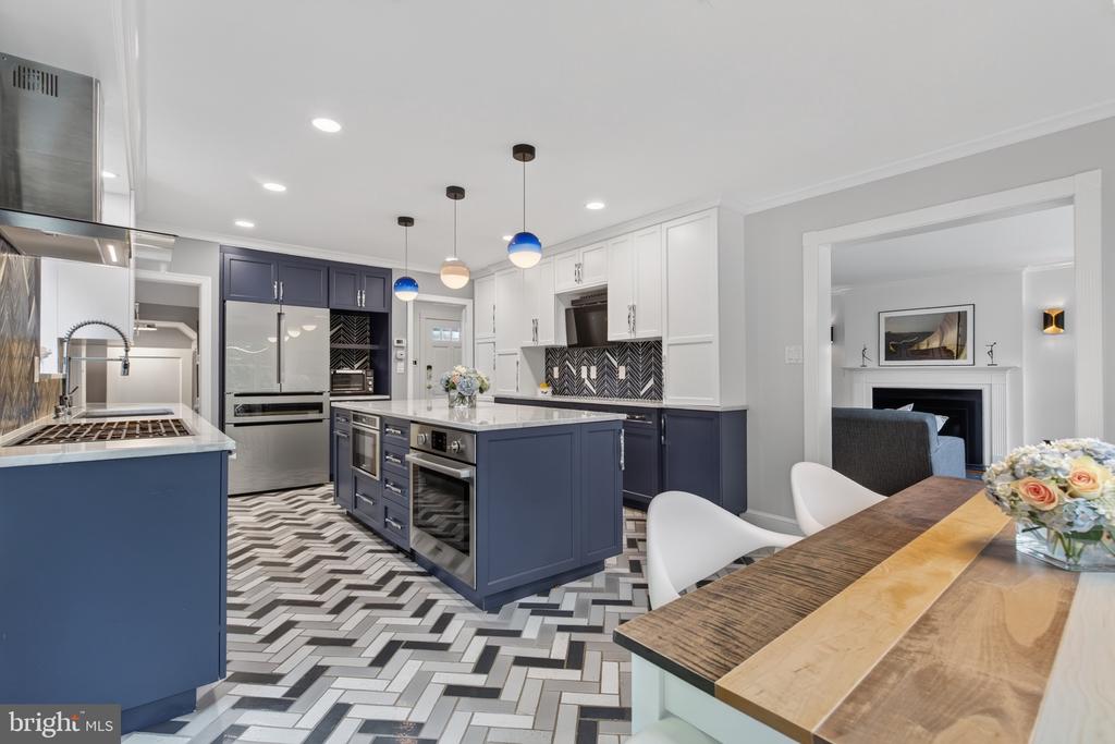 432 ARGYLE DRIVE