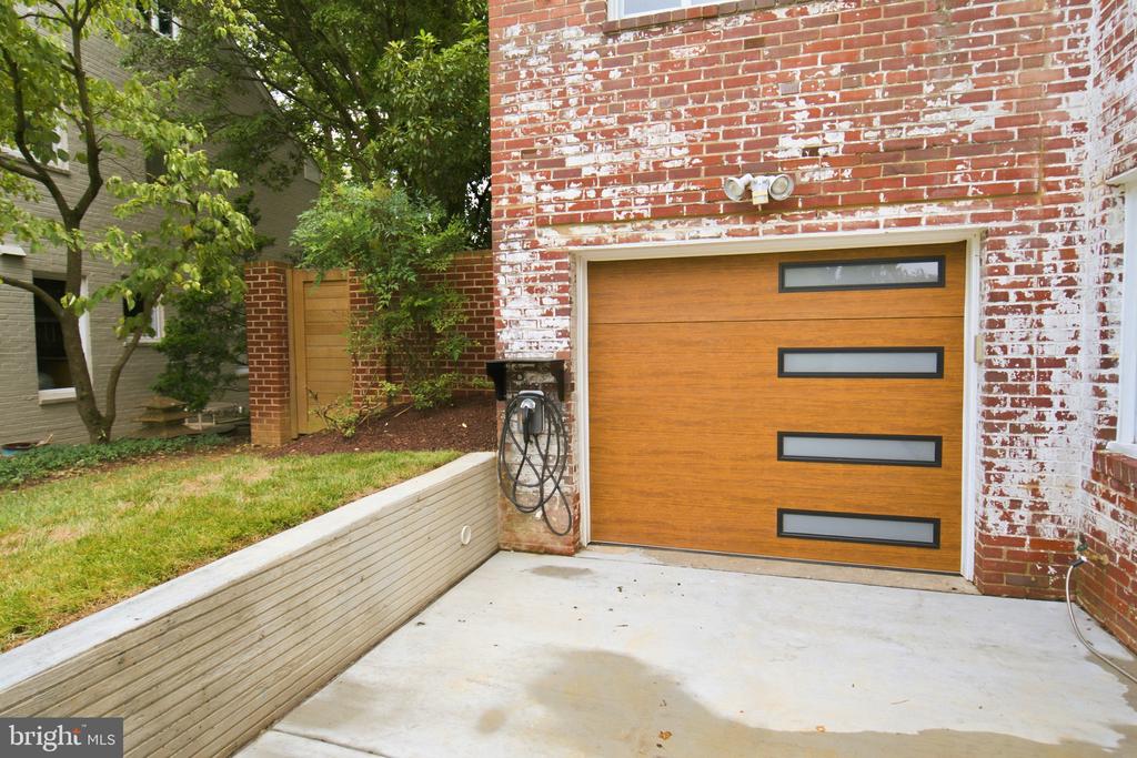 432 ARGYLE DRIVE