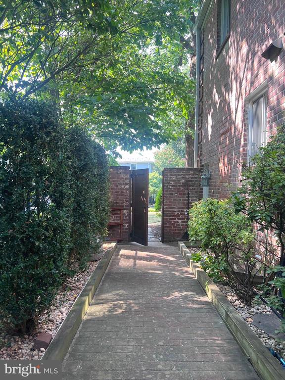 432 ARGYLE DRIVE