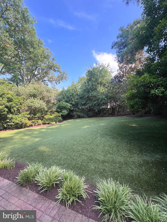 432 ARGYLE DRIVE