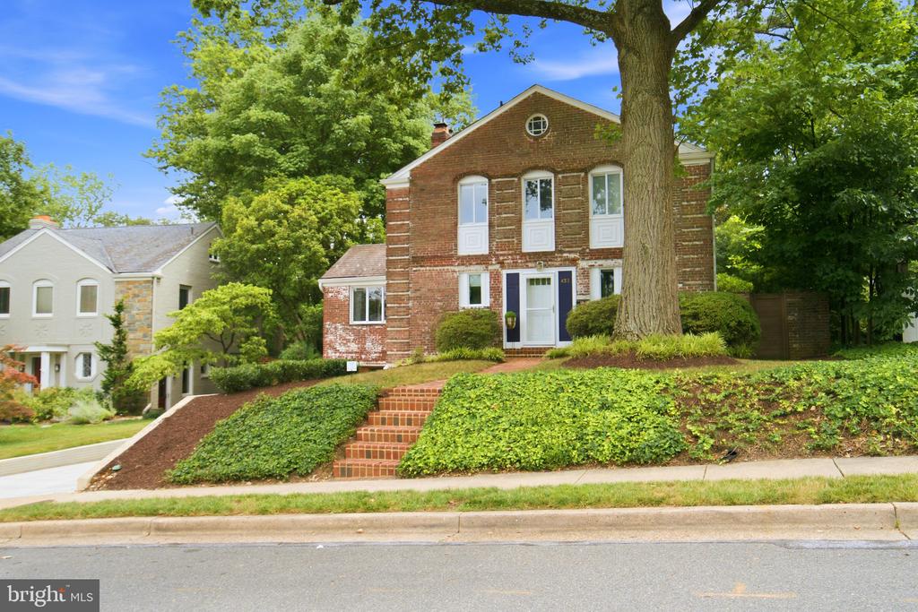 432 ARGYLE DRIVE