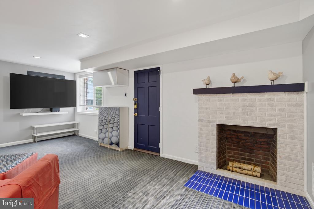 432 ARGYLE DRIVE