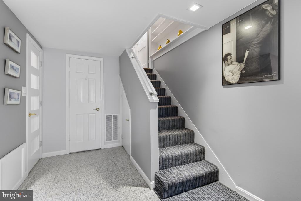 432 ARGYLE DRIVE