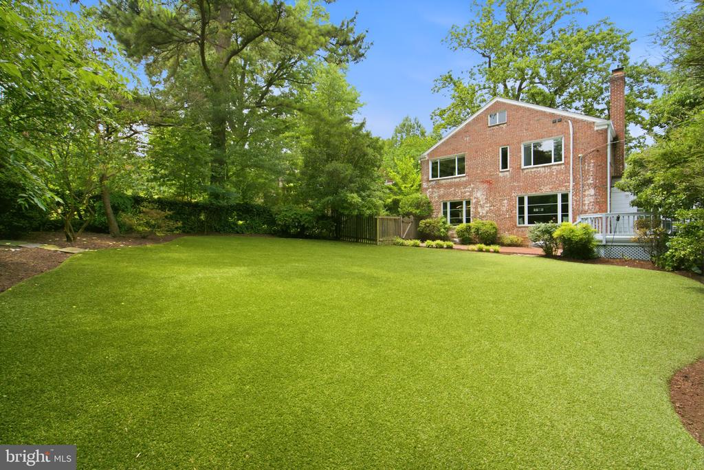 432 ARGYLE DRIVE