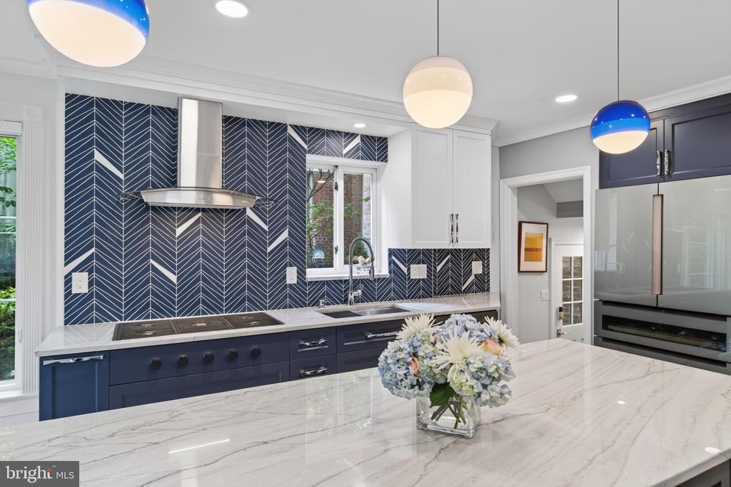 432 ARGYLE DRIVE