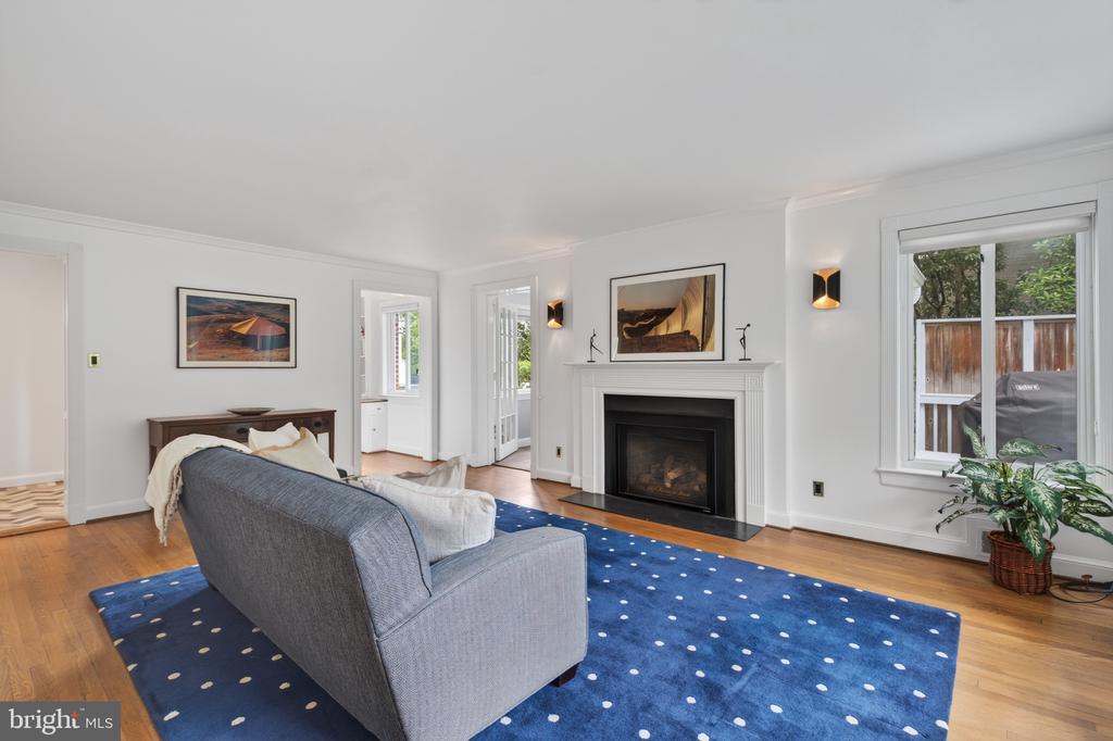 432 ARGYLE DRIVE
