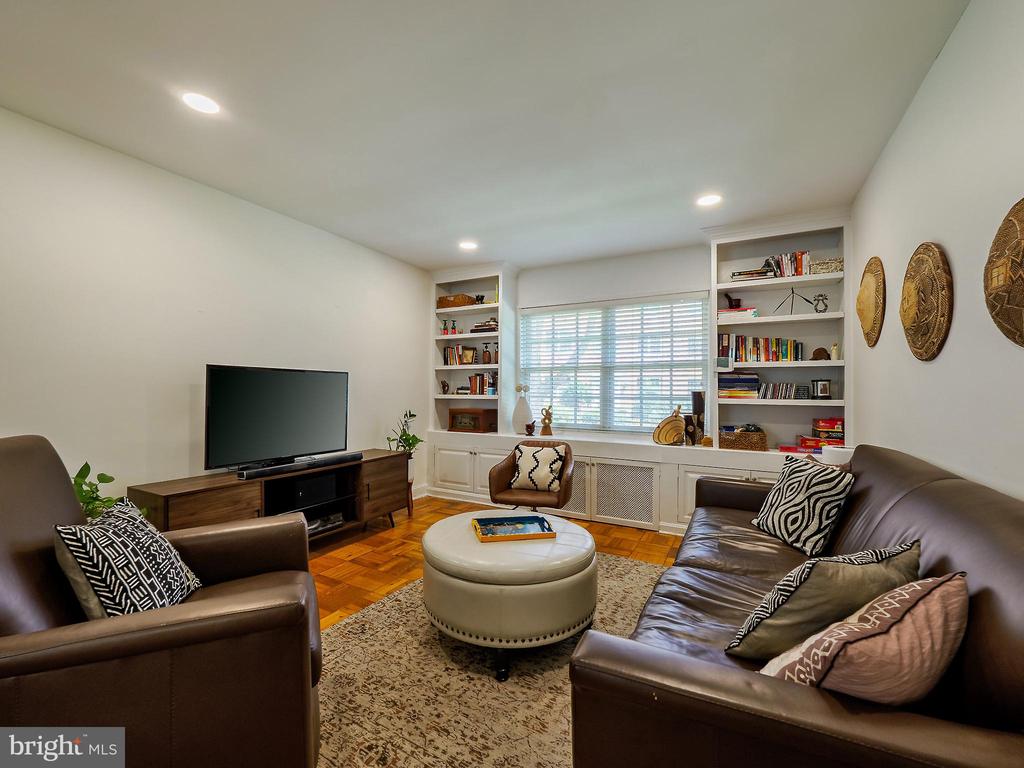 1608 W ABINGDON DRIVE Unit: 102