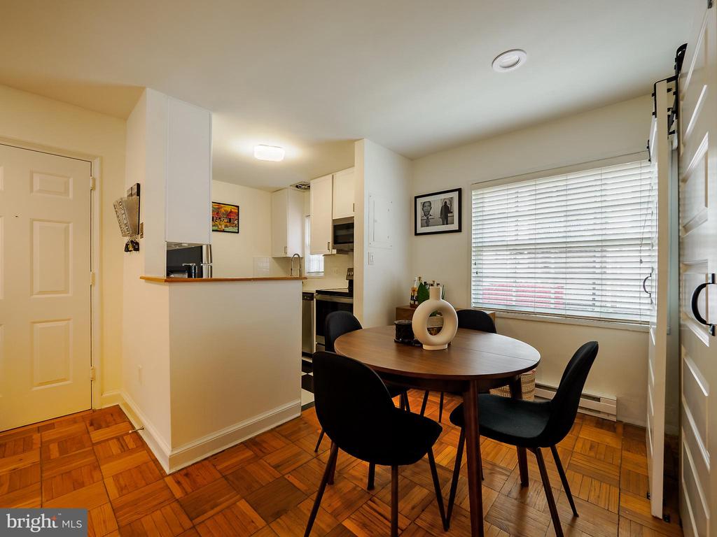 1608 W ABINGDON DRIVE Unit: 102