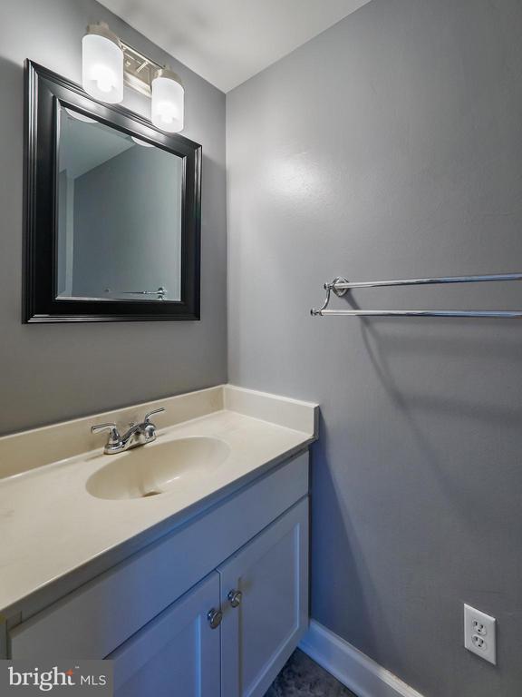 1608 W ABINGDON DRIVE Unit: 102