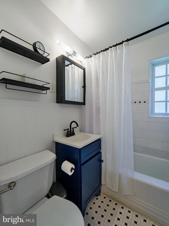 1608 W ABINGDON DRIVE Unit: 102